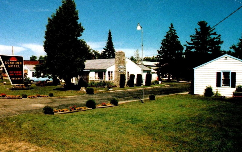 Sundown Motel - Vintage Postcard (newer photo)